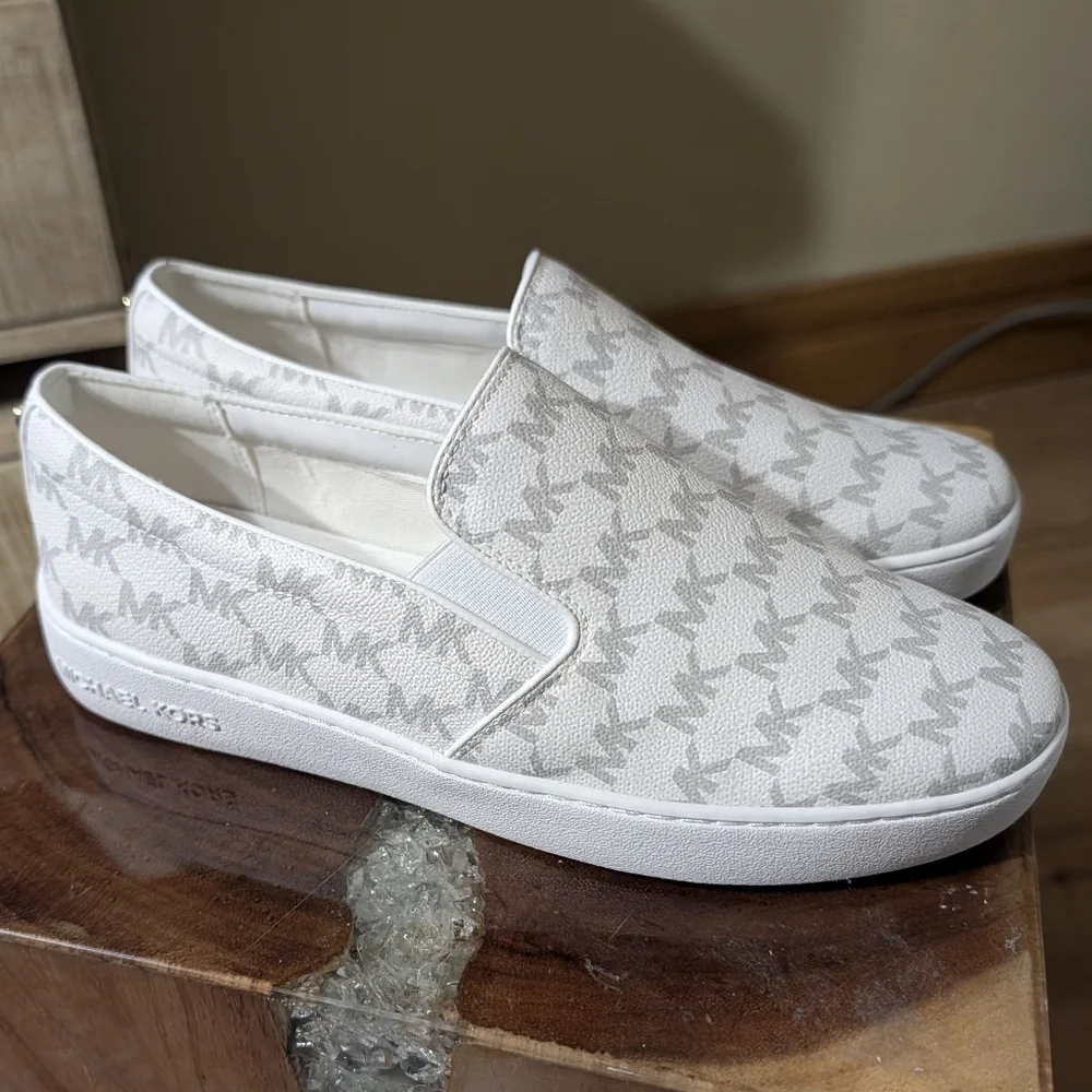 Michael Kors Teddi Sig Logo PVC Canvas Slip-on Sneakers sz 8.5 Grey on White - Picture 3 of 13